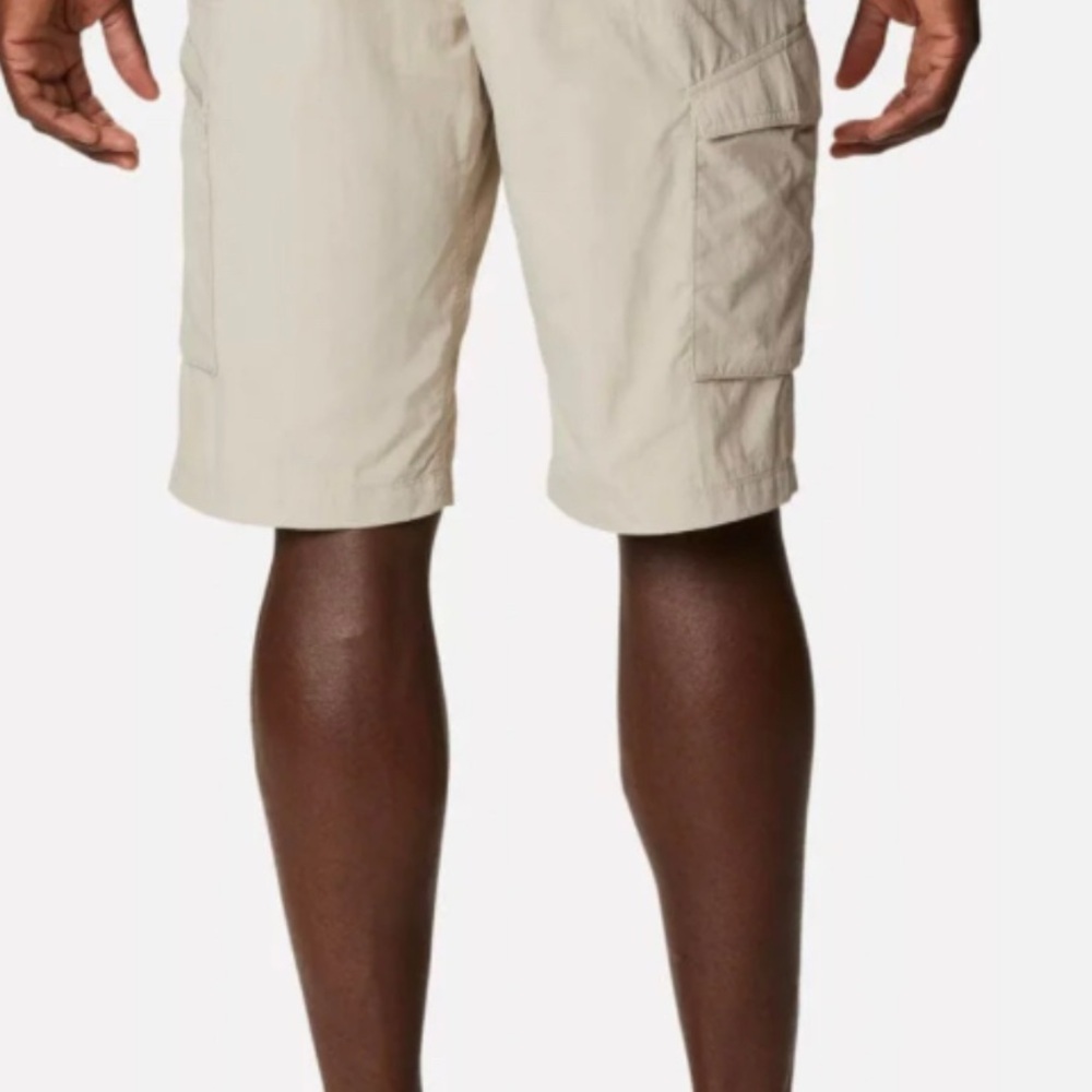 Columbia Men's Cream Cargo Shorts 34